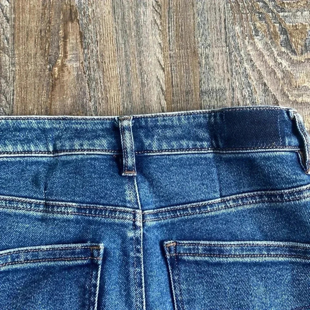 American Eagle |  Highest Rise Mom Jeans - Picture 7 of 7